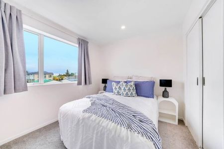 Step Into Luxury: Stunning Townhouse in Mangere East - Photo 5