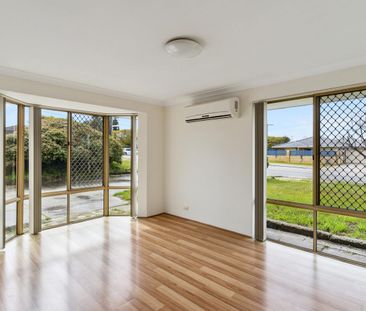 Spacious 5-Bedroom Family Home in the Heart of Willetton - Photo 1