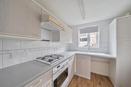 2 bedroom semi-detached house to rent - Photo 5