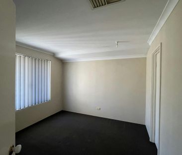 CLOSE TO SCHOOLS & SPORTS CENTRE, LARGE BACK YARD! - Photo 2