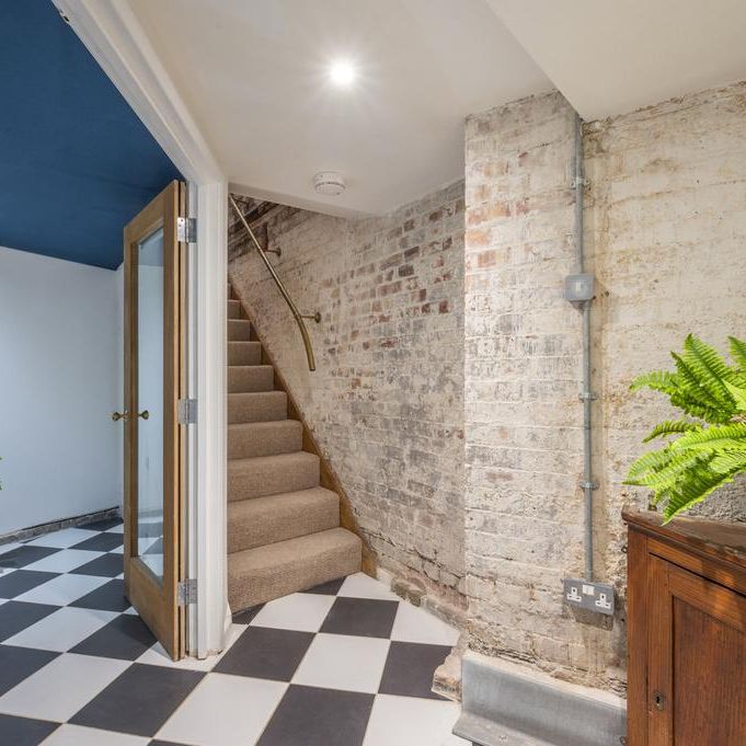 3 bedroom flat to rent - Photo 1
