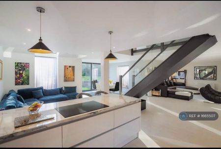 4 bedroom detached house to rent - Photo 3