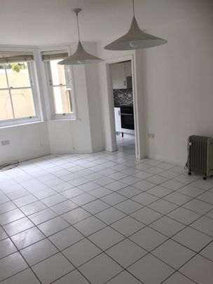 Studio Flat, Holland Road, BN3 - Photo 1