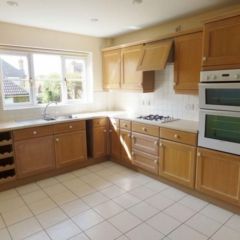 4 bedroom detached house to rent - Photo 1