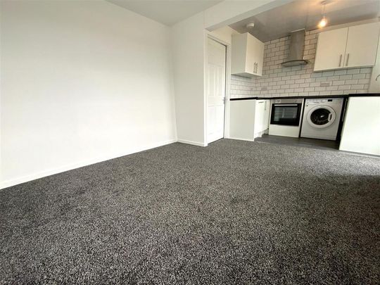 3 bedroom end of terrace house to rent - Photo 1