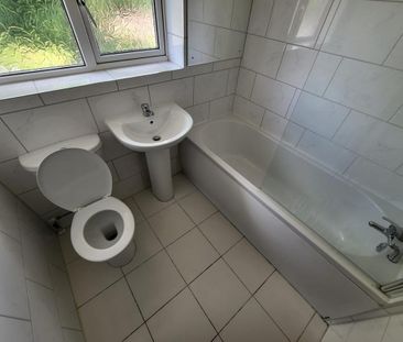 3 bedroom semi-detached house to rent - Photo 6