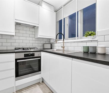 A bright and charming studio apartment in Knightsbridge with Reside... - Photo 6