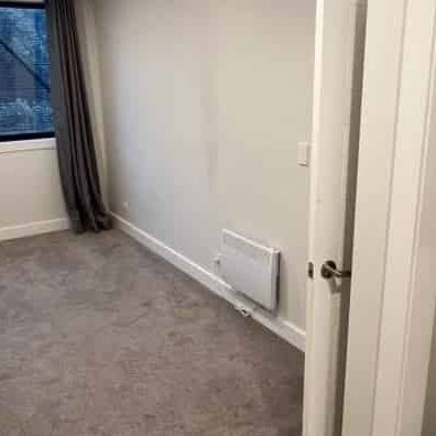 Modern apartment in Island Bay - cheap rent! - Photo 1