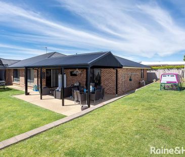 Ideally Positioned Tatton Home - Photo 3