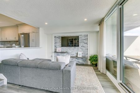 For Lease - 260 Scarlett Road Unit# 2005, Toronto, Ontario - Photo 3