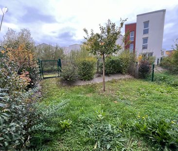 LE RHEU - Maison en lotissement - 2 chambres - jardinet - Photo 5