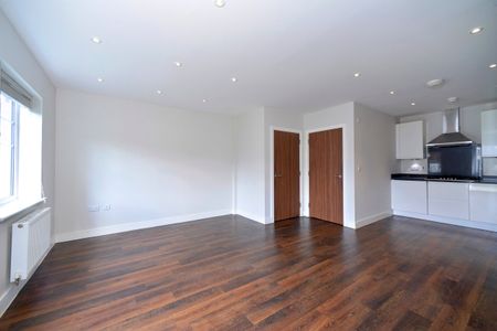 Alderbank Drive Godalming, Godalming - 4 bedrooms Property for lettings - Seymours - Photo 2