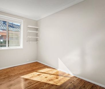 Beautiful 3 Bedroom Home - Photo 2