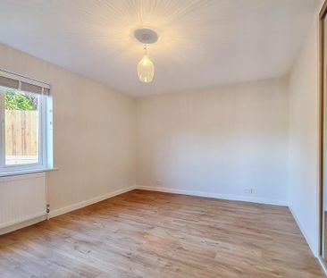 2 bedroom bungalow to rent - Photo 2