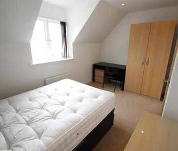 4 bedroom terraced house to rent - Photo 3