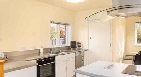 Three bedroom plus a studio - Photo 3