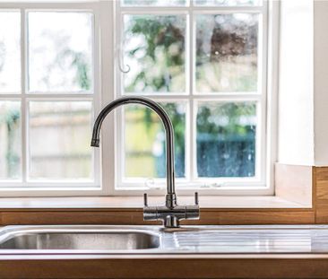 A newly decorated period cottage set within the village of Wytham, ... - Photo 6