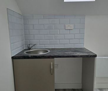 Studio Flat, Hither Green Lane, SE13 - Photo 1