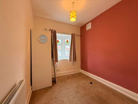 4 Bed End Terrace, Hastings Avenue, IG6 - Photo 4