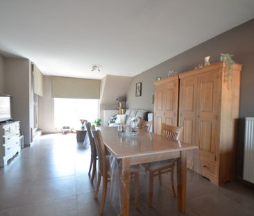Te huur: Duplex met 3 slpk en parking in centrum Maldegem - Photo 2