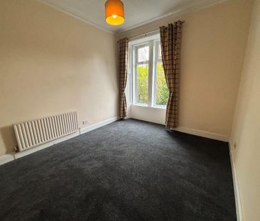 3 bedroom flat to rent - Photo 4