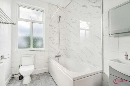 Kingsway, Enfield, Middx, EN3 - Photo 3