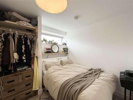 The Crescent, Newquay, TR7 - Photo 2