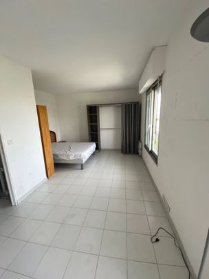 Location Appartement 1 pièce 27m² ST LAURENT DU VAR 06700 - Photo 1