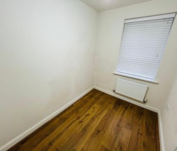 4 bedroom semi-detached house to rent - Photo 5