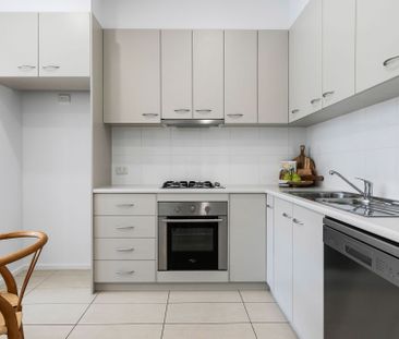 Stylish Urban Living in Brompton - Photo 2