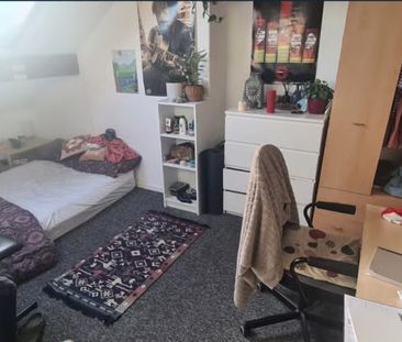5 Bed - 2 Ashville View, Hyde Park, Leeds - LS6 1LT - Student - Photo 4