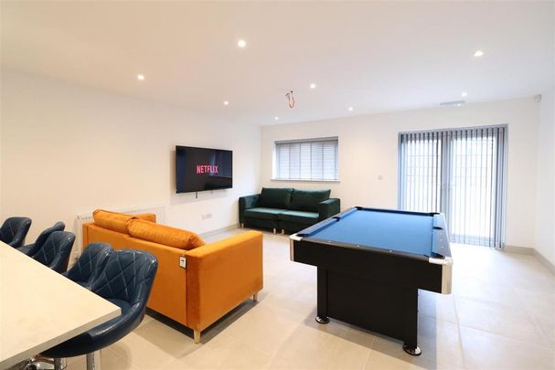 7 bedroom end of terrace house to rent - Photo 1