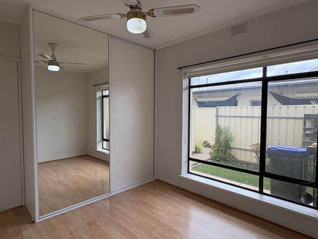 Well-Presented Unit - Photo 3