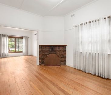 SIX MONTH LEASE AVAILABLE! TWO BEDROOM TOWNHOUSE WITH COURTYARD NEAR ELSTERNWICK PARK. - Photo 5