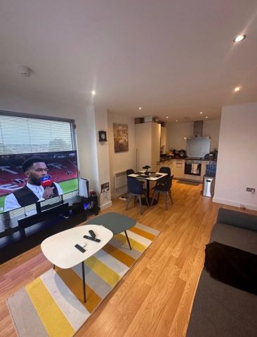 Room in a Shared Flat, Devell House, M14 - Photo 4