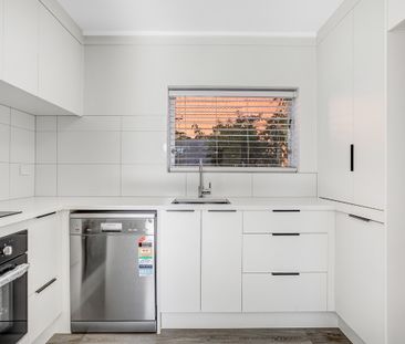 Charming Renovated Unit in Birkenhead Point - Photo 3