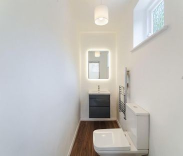 3 bedroom end of terrace house to rent - Photo 2