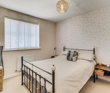 4 bedroom semi-detached house to rent - Photo 3