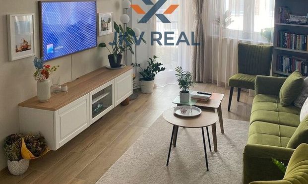 Dizajnový 2-izbový byt, balkón - Trnava, centrum - Fotografia 1