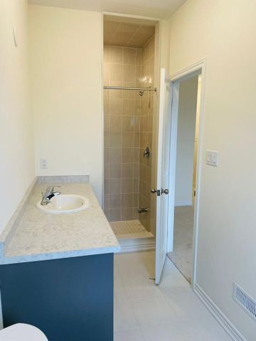 For Lease - 20 Donald Ficht Crescent Unit# MAIN & 2ND, Brampton, Ontario - Photo 4