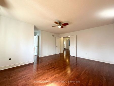 Detached Home For Lease | W9053645 - Photo 4