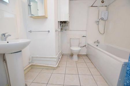 3 bedroom flat to rent - Photo 5