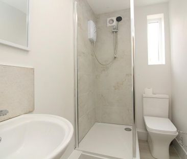 1 bedroom in a house share to rent - Photo 6