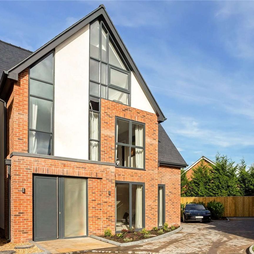 New build "turn-key" luxury home in an exclusive gated development in Wilmslow. - Photo 1