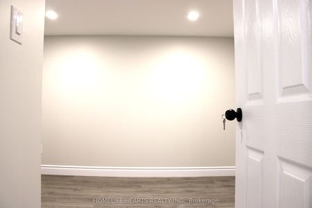 54 Vancamp Avenue - Photo 2