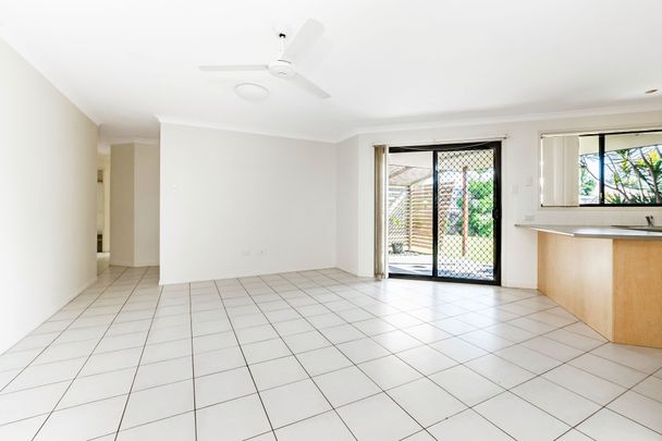 SPACIOUS 4 BEDROOM 2 BATHROOM HOME IN A QUIET SUBURB - Photo 1