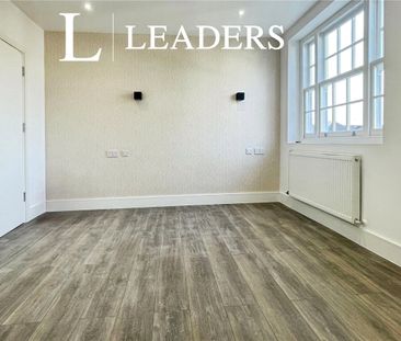 3 bedroom property to rent East Street, Rochford, Essex, SS4 - Photo 2