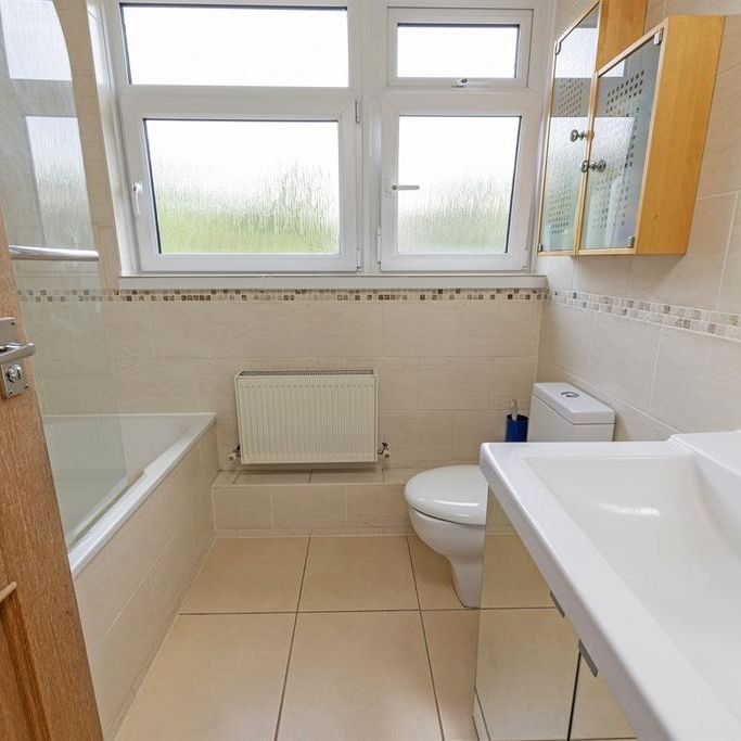 3 bedroom flat to rent - Photo 1