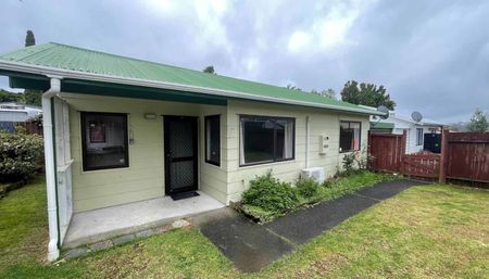 2 bedroom delight with single garage! - Photo 5