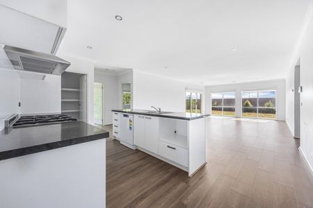 Modern Family Living in Prime Delacombe Location - Photo 5